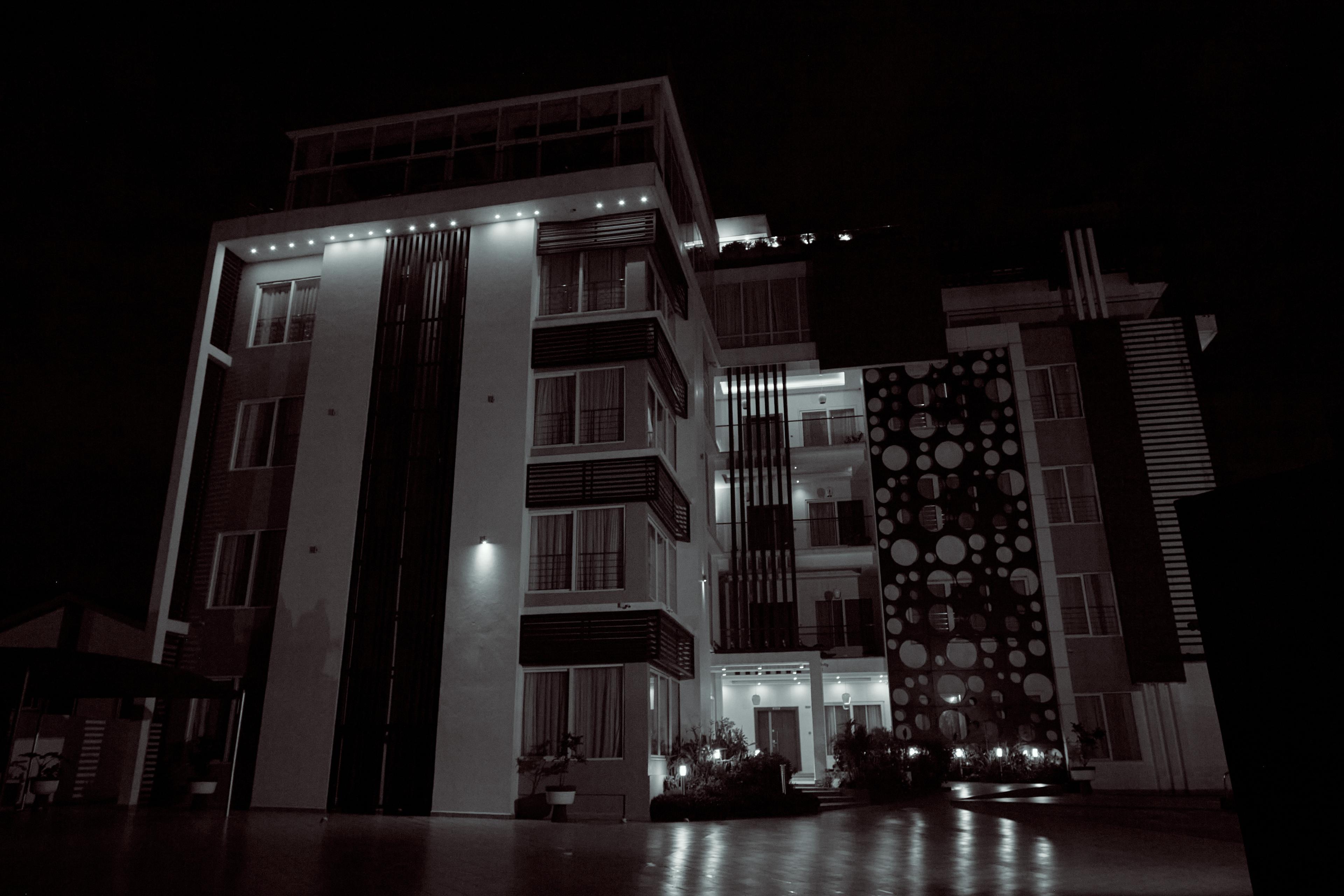 estate · pool & grounds